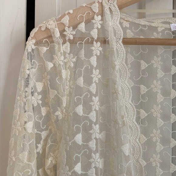 Women’s Target Xhilaration Lace Jacket Blouse Peignoir Cream in Size Medium - Picture 2 of 6